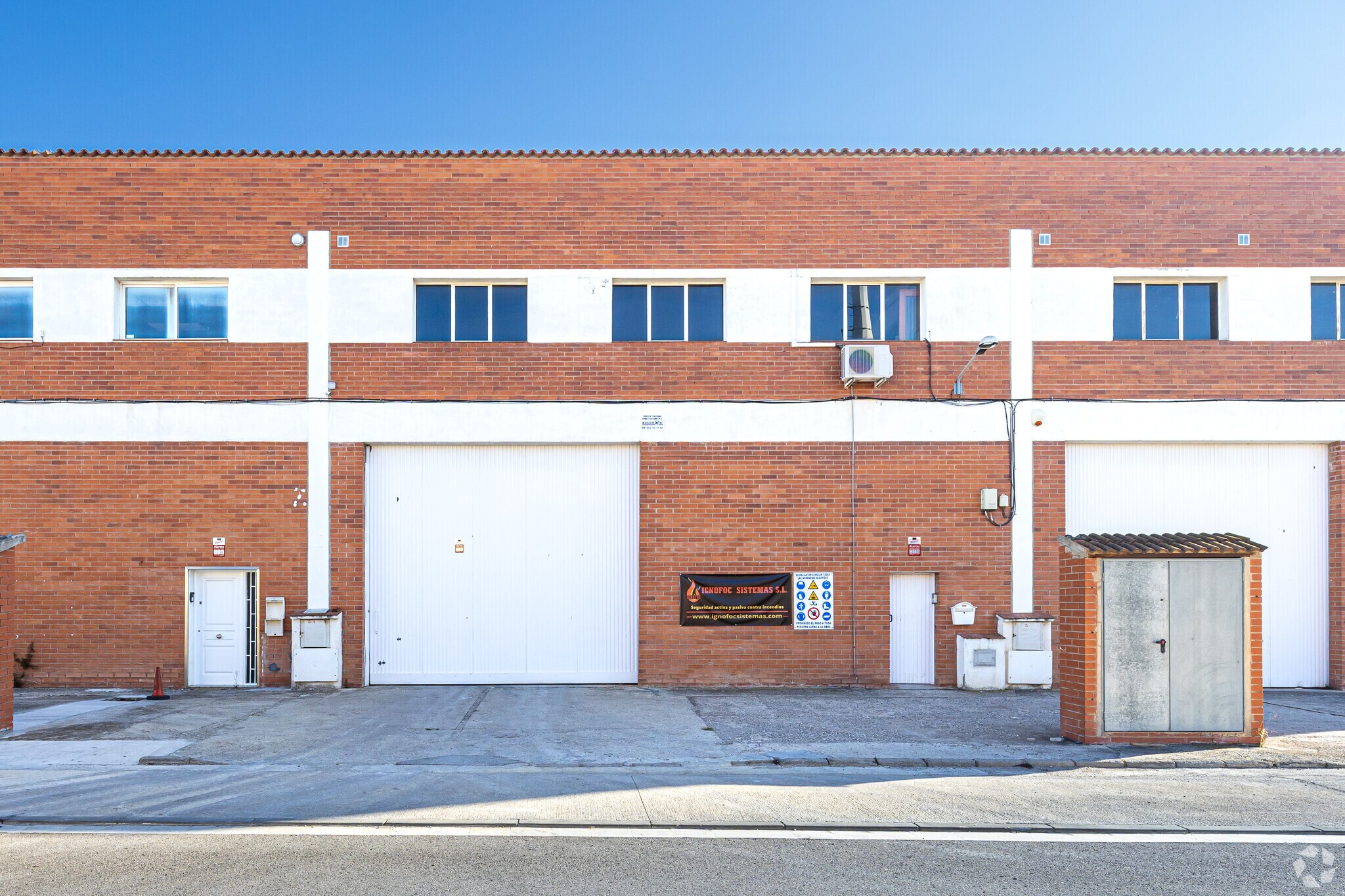 18 Carrer Marie Curie, Sant Esteve Sesrovires, Barcelona à vendre Photo principale– Image 1 sur 4
