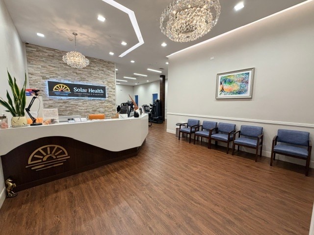 623 Stewart Ave, Garden City, NY à louer Photo intérieure– Image 1 sur 8