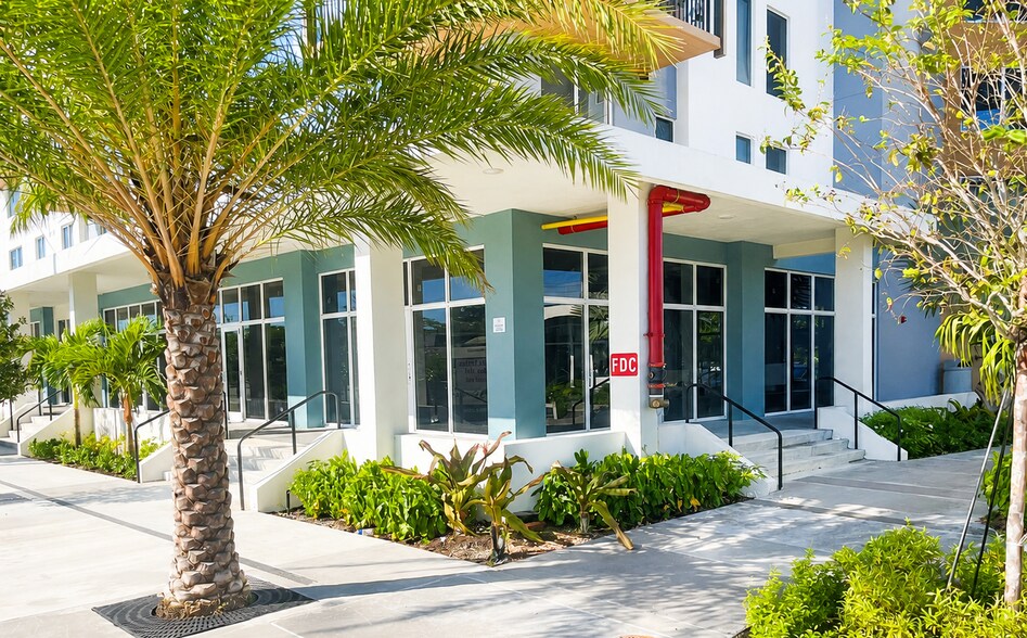 890 N State Road 7, Hollywood, FL à louer - Photo de l’immeuble – Image 2 sur 8