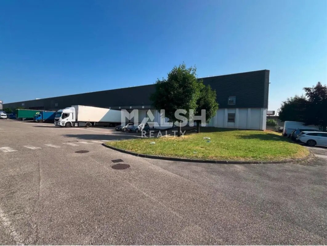 Local d’activités dans Vénissieux à louer Photo principale– Image 1 sur 3