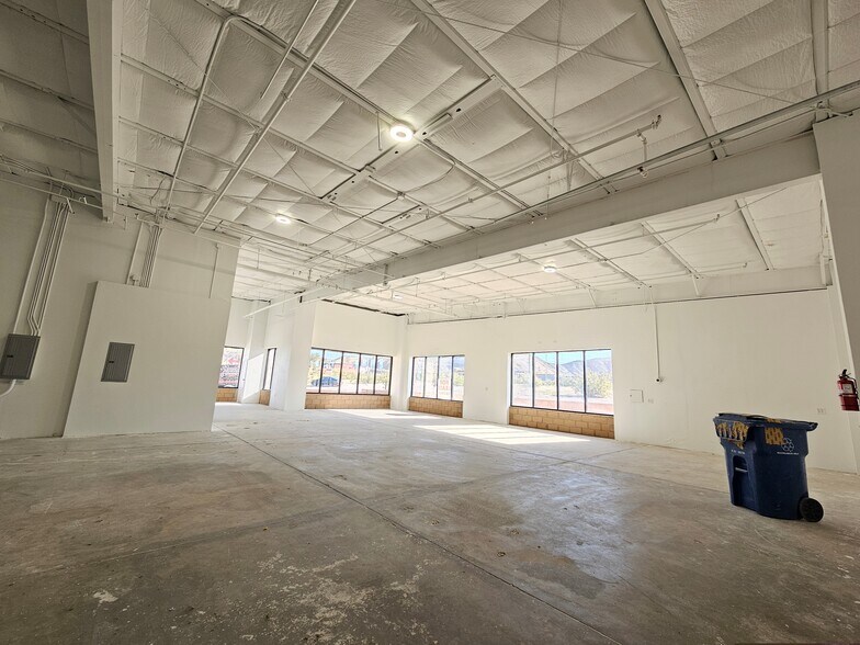 2921 Friendly Pl, Bullhead City, AZ à louer - Photo de l’immeuble – Image 3 sur 10