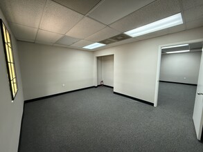 720-722 E Fletcher Ave, Tampa, FL à louer Photo intérieure– Image 1 sur 3
