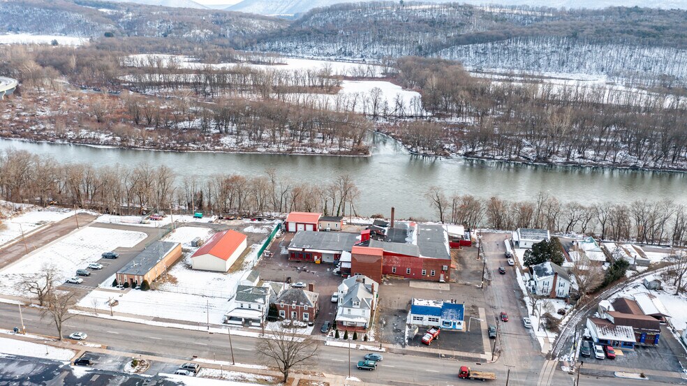 328 W Front St, Berwick, PA à vendre - Photo de l’immeuble – Image 2 sur 92