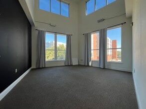 1514 S Church St, Charlotte, NC à louer Photo intérieure– Image 1 sur 6