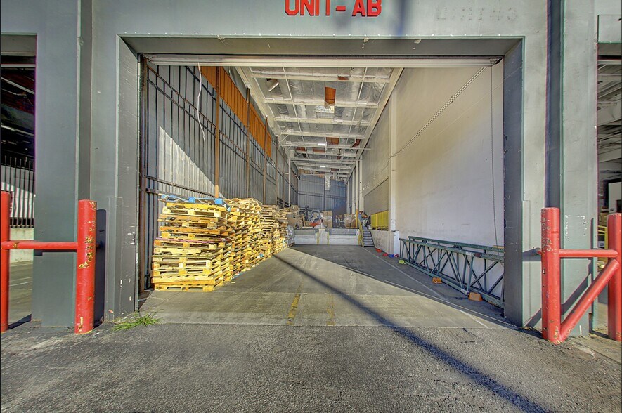 8122 Maie Ave, Los Angeles, CA à vendre - Photo de l’immeuble – Image 2 sur 27