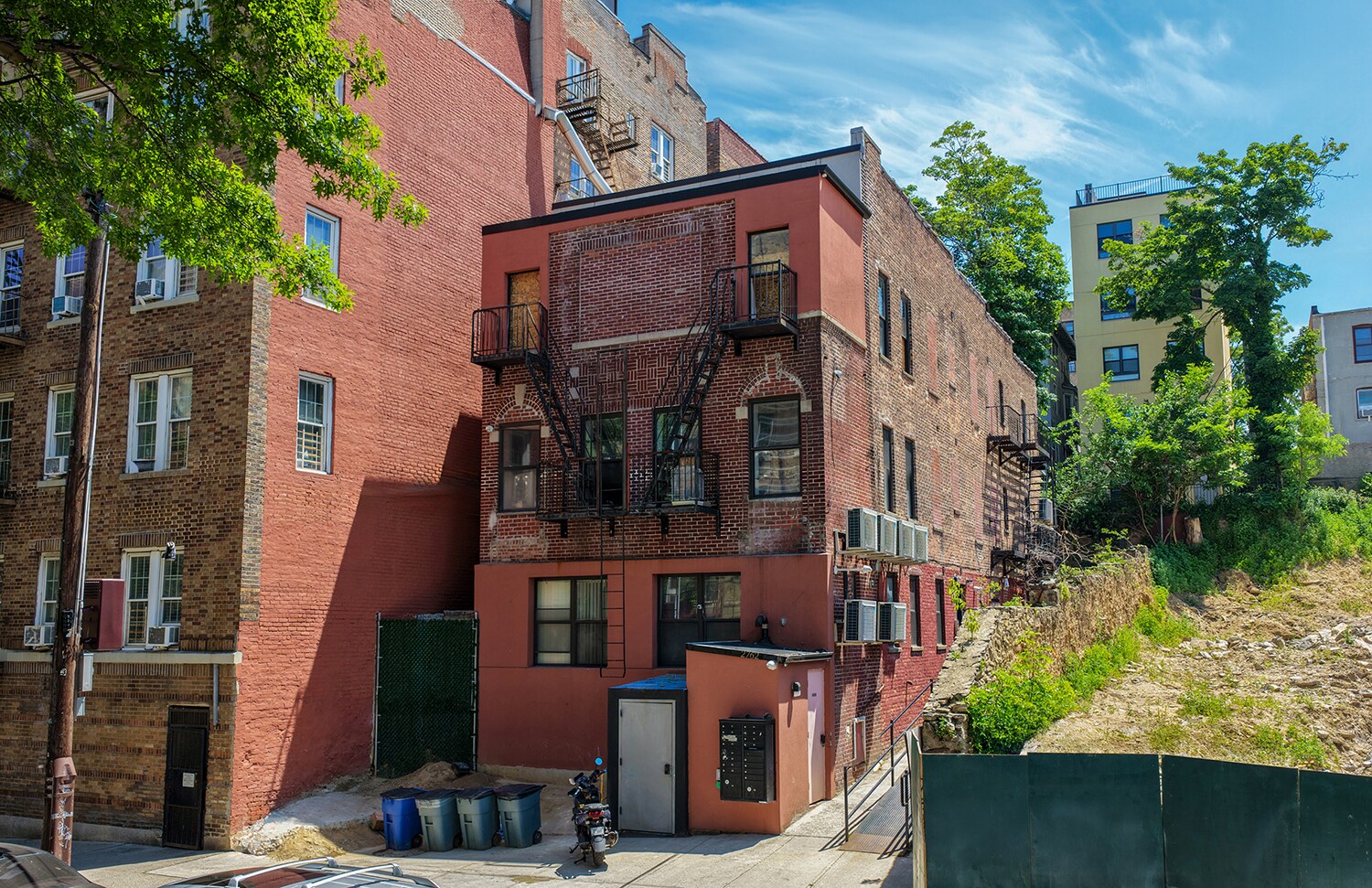 2762 Kingsbridge Ter, Bronx, NY à vendre Photo de l’immeuble– Image 1 sur 8