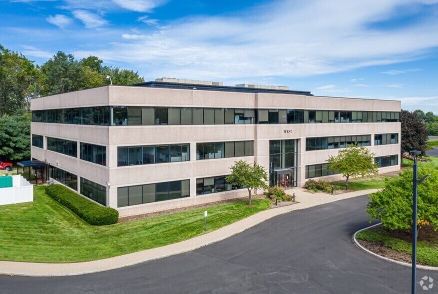 200 Great Pond Dr, Windsor, CT à louer - Photo de l’immeuble – Image 3 sur 22