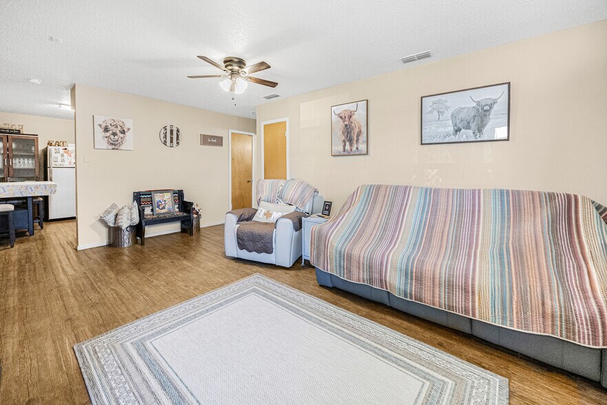 501-524 Plaza Dr, Slaton, TX à vendre - Photo de l’immeuble – Image 3 sur 56