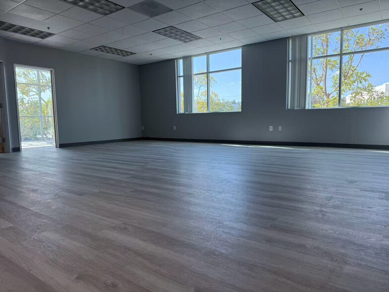 26150 Enterprise Way, Lake Forest, CA à vendre - Photo de l’immeuble – Image 3 sur 7