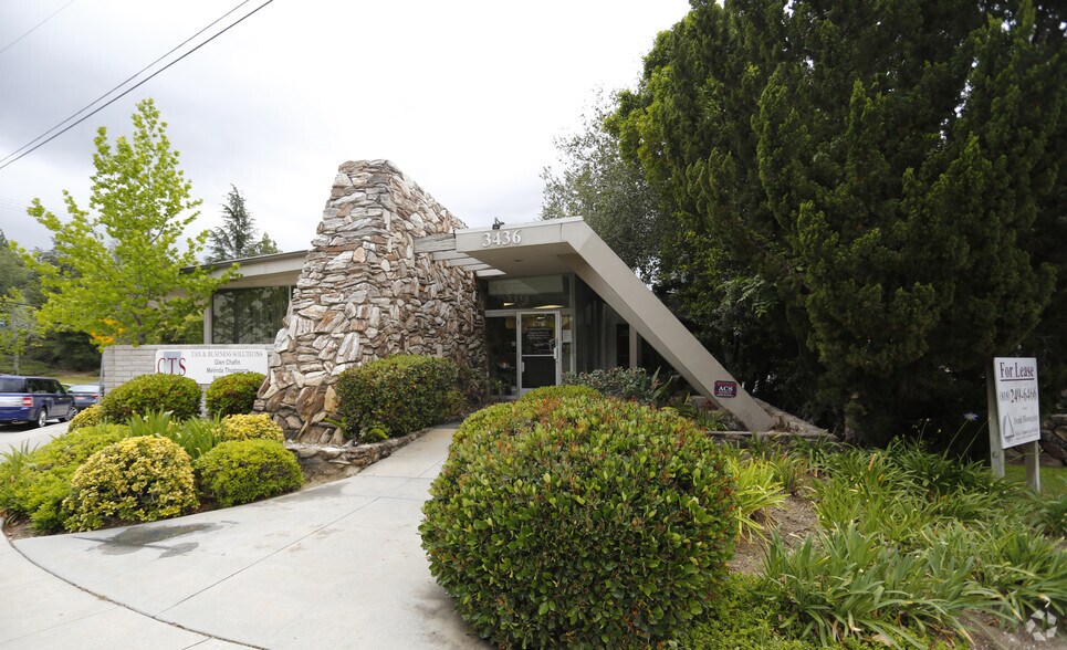 3436 N Verdugo Rd, Glendale, CA à louer - Photo de l’immeuble – Image 3 sur 4