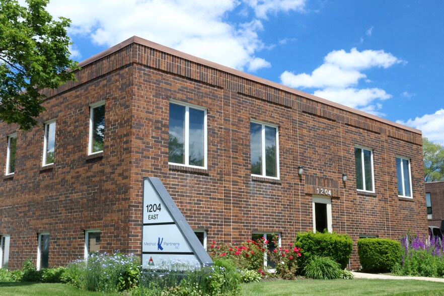 1204 E Central Rd, Arlington Heights, IL à vendre - Photo de l’immeuble – Image 1 sur 6