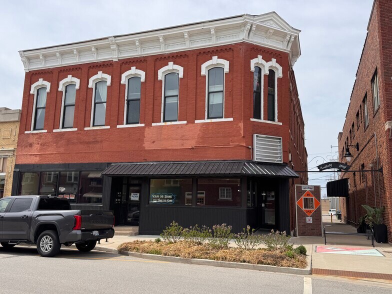 118 S Lafayette St, Macomb, IL à vendre - Photo de l’immeuble – Image 1 sur 42
