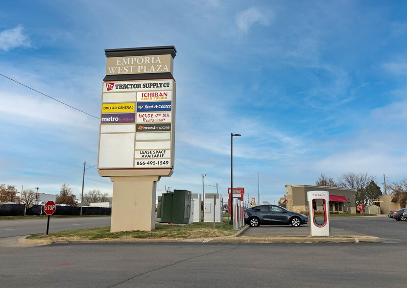 1312 Industrial Rd, Emporia, KS à louer - Photo de l’immeuble – Image 3 sur 9