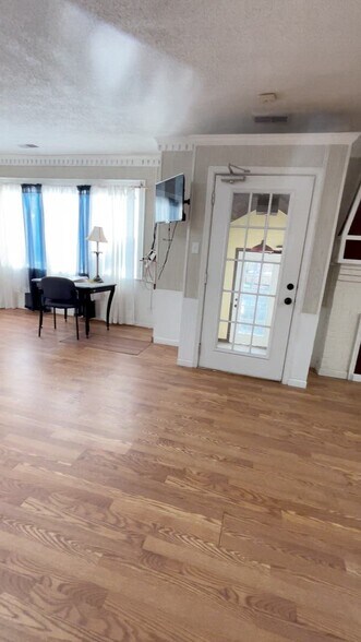 2125 W Lynchburg Salem Tpke, Bedford, VA à louer - Vidéo sur l’annonce professionnelle – Image 2 sur 13
