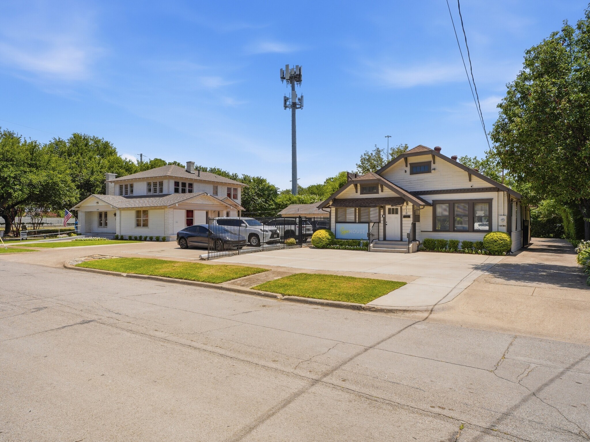 210 W Pembroke Ave, Dallas, TX à louer Photo de l’immeuble– Image 1 sur 22