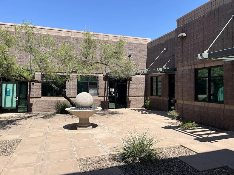 42104 N Venture Dr, Anthem, AZ à louer - Photo de l’immeuble – Image 3 sur 5