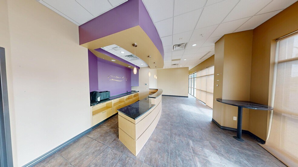 1125 E Dupont Rd, Fort Wayne, IN à louer - Photo de l’immeuble – Image 2 sur 7