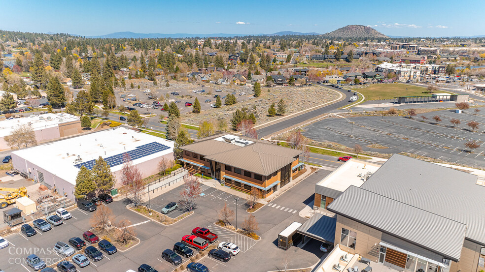 123 SW Columbia St, Bend, OR à vendre - Photo de l’immeuble – Image 2 sur 27