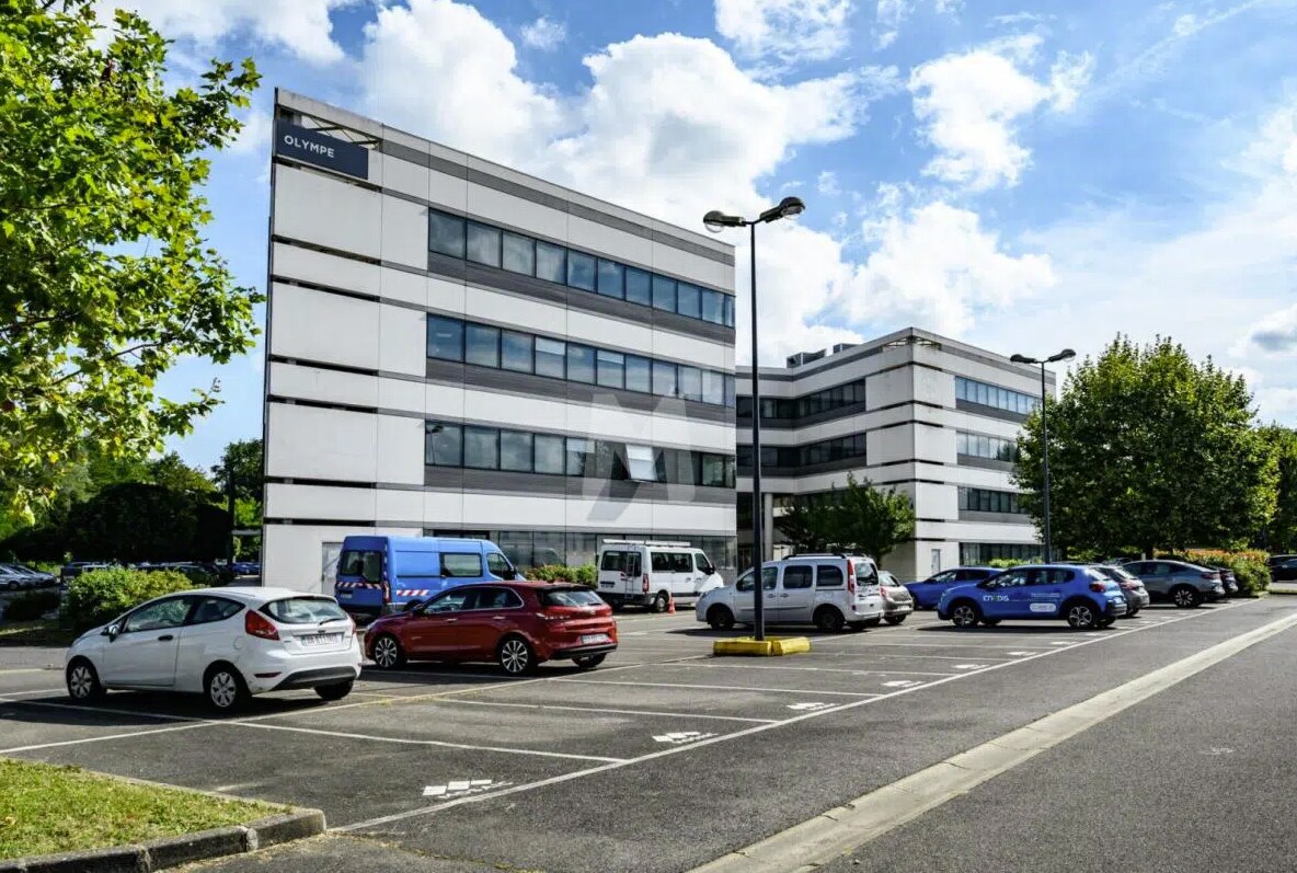 Bureau dans Évry à louer Photo principale– Image 1 sur 3