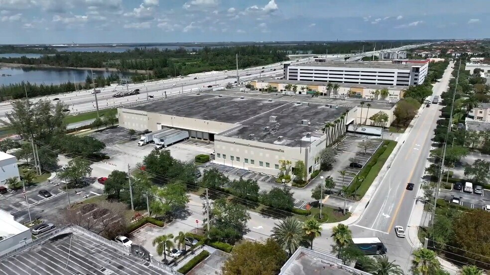 3450 NW 115th Ave, Miami, FL à louer - Vidéo sur l’annonce professionnelle – Image 2 sur 34