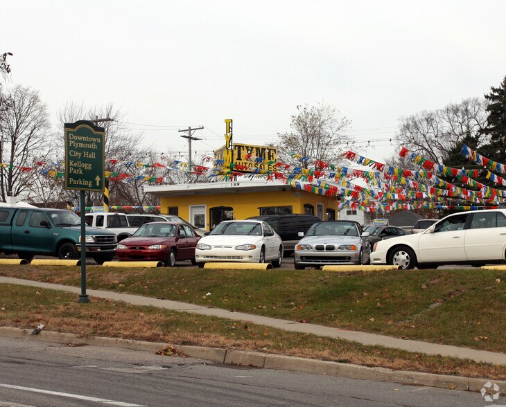 199 Plymouth Rd, Plymouth, MI à vendre - Photo principale – Image 1 sur 2