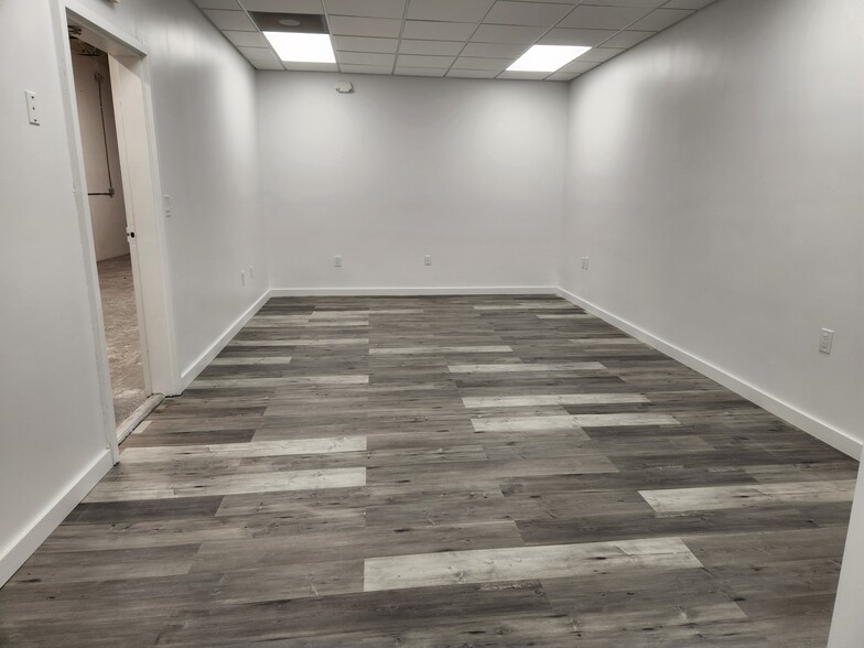 2341 NW 30th St, Oakland Park, FL à louer - Photo intérieure – Image 3 sur 17