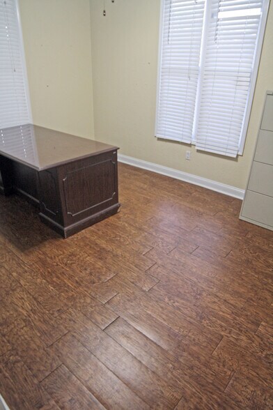 847 Steves Ave, San Antonio, TX à louer - Photo de l’immeuble – Image 3 sur 8