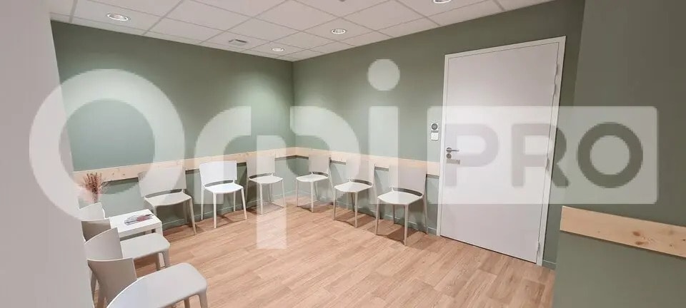 Local d’activités dans Saint-Brieuc à louer - Photo de l’immeuble – Image 1 sur 5