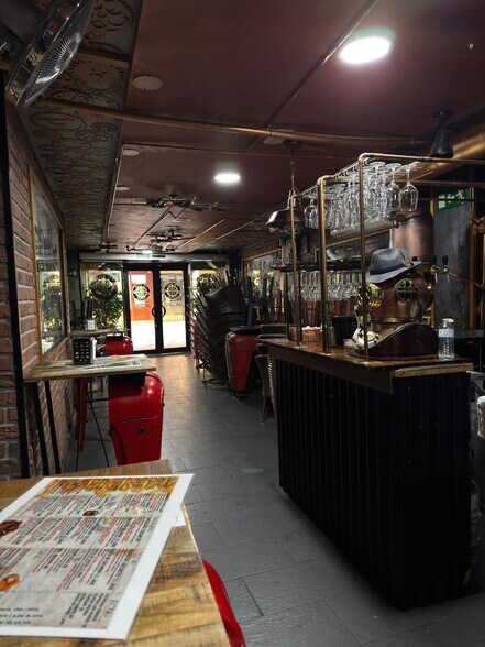 Local commercial dans Alcalá de Henares, Madrid à louer - Photo principale – Image 1 sur 6