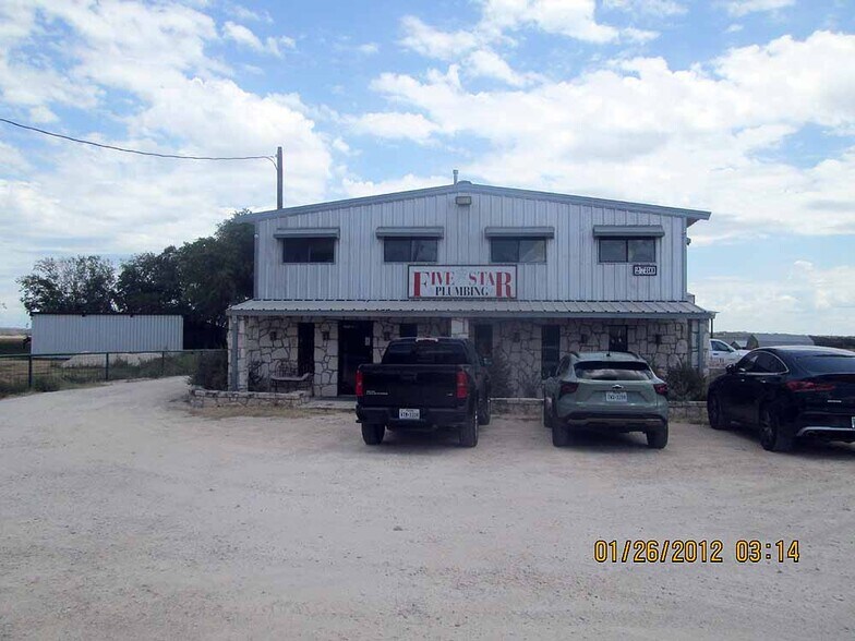 2870 FM471, Castroville, TX à louer - Photo principale – Image 1 sur 15