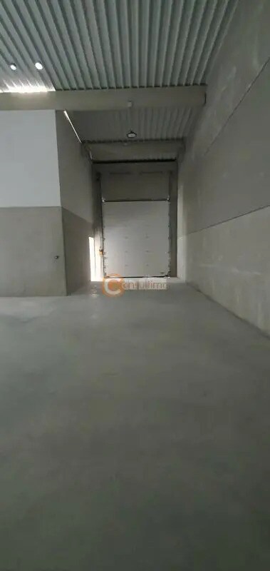 Local d'activités dans Izon à vendre Photo intérieure– Image 1 sur 8