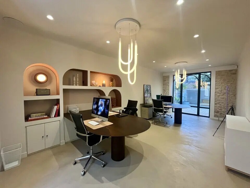 Bureau dans Châteaurenard à louer Photo de l’immeuble– Image 1 sur 13