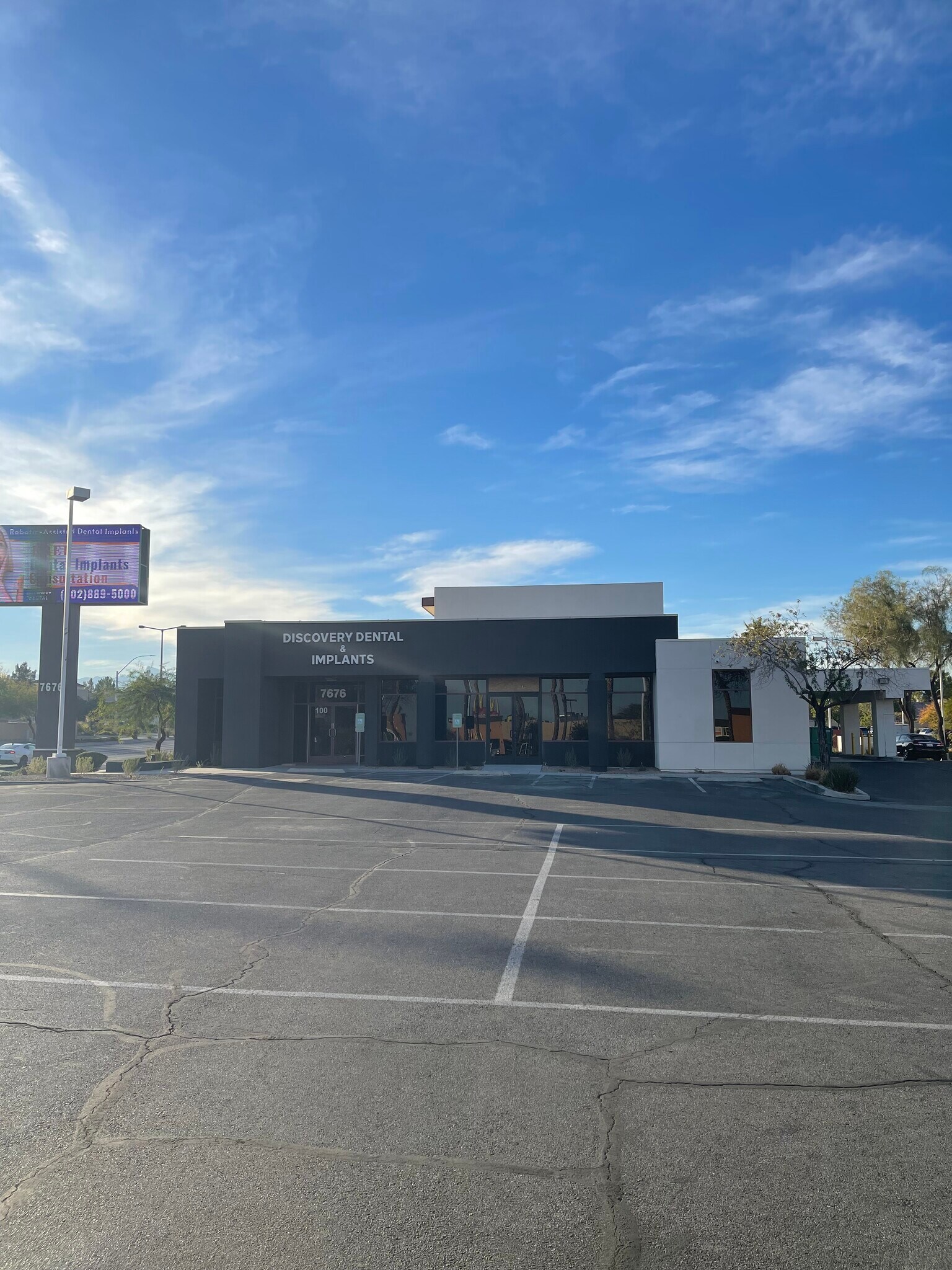 7676 W Lake Mead Blvd, Las Vegas, NV à louer Photo de l’immeuble– Image 1 sur 9