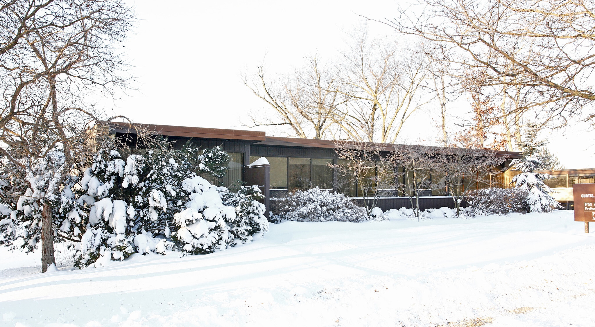 2320 Washtenaw Ave, Ann Arbor, MI à louer Photo principale– Image 1 sur 3