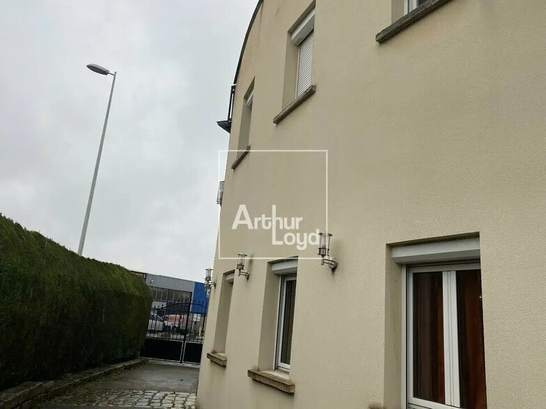 Local d'activités dans Saint-Michel-sur-Orge à vendre - Photo de l’immeuble – Image 2 sur 5