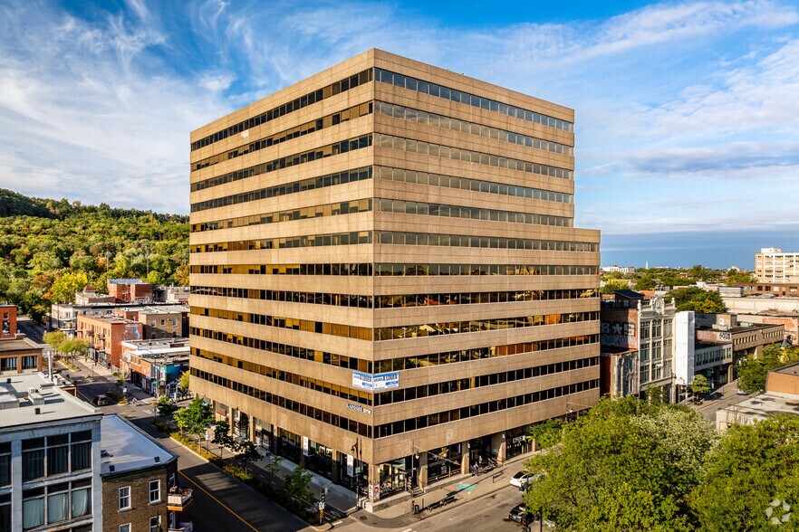 4200-4226 Boul Saint-Laurent, Montréal, QC à louer - Photo de l’immeuble – Image 2 sur 5