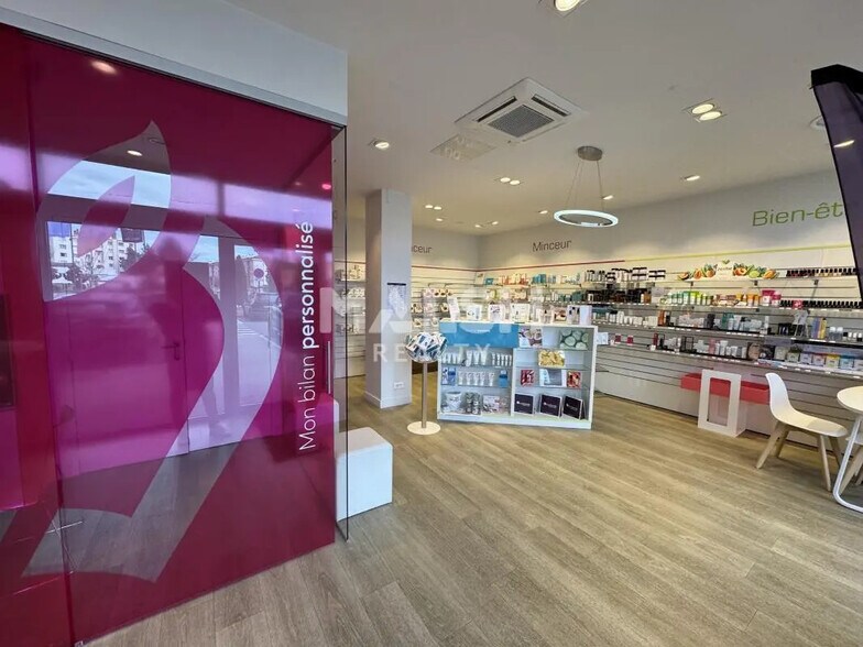 Local commercial dans Tassin-la-Demi-Lune à louer - Photo intérieure – Image 2 sur 12