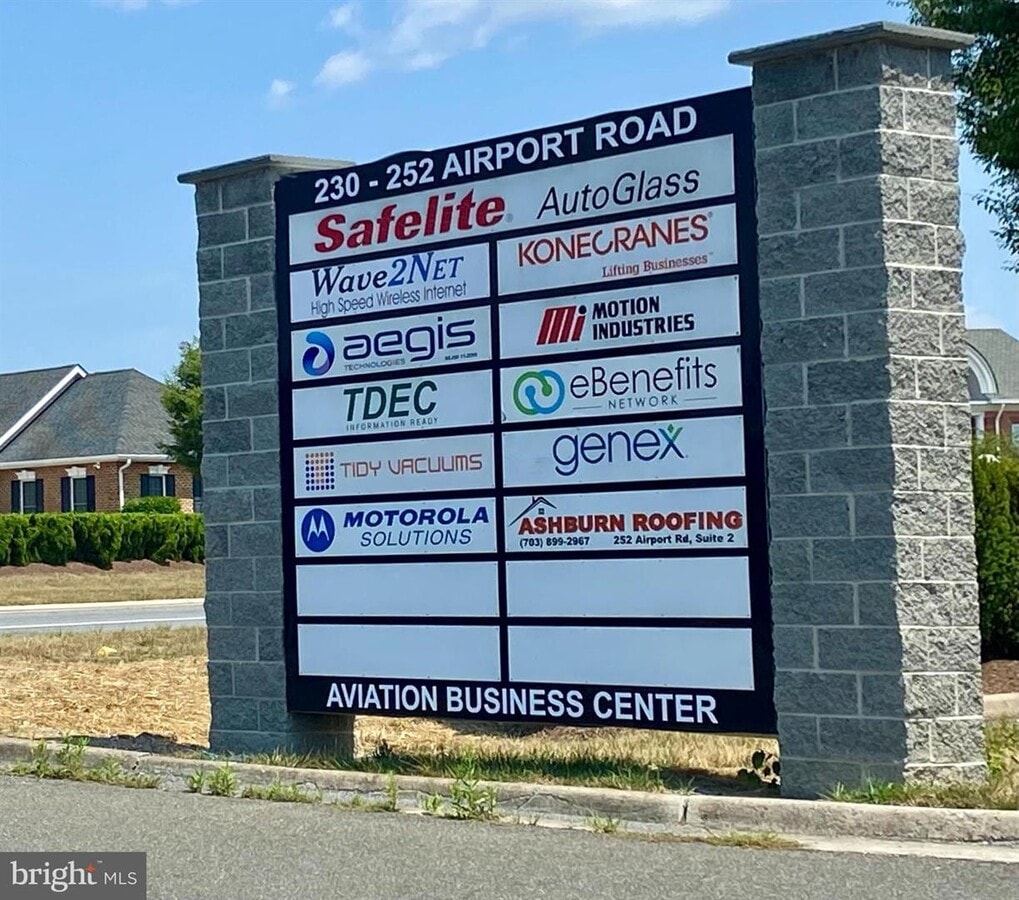 240-254 Airport Rd, Winchester, VA 22602 - Lot 250 - - Photo intérieure - Image 1 of 8