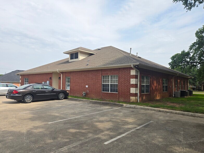 9289 Huntington Sq, North Richland Hills, TX à louer - Photo de l’immeuble – Image 3 sur 9