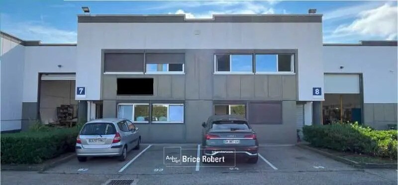Bureau dans Décines-Charpieu à louer - Photo de l’immeuble – Image 1 sur 9