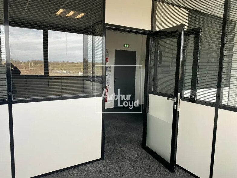 Bureau dans Lieusaint à louer - Photo intérieure – Image 3 sur 4