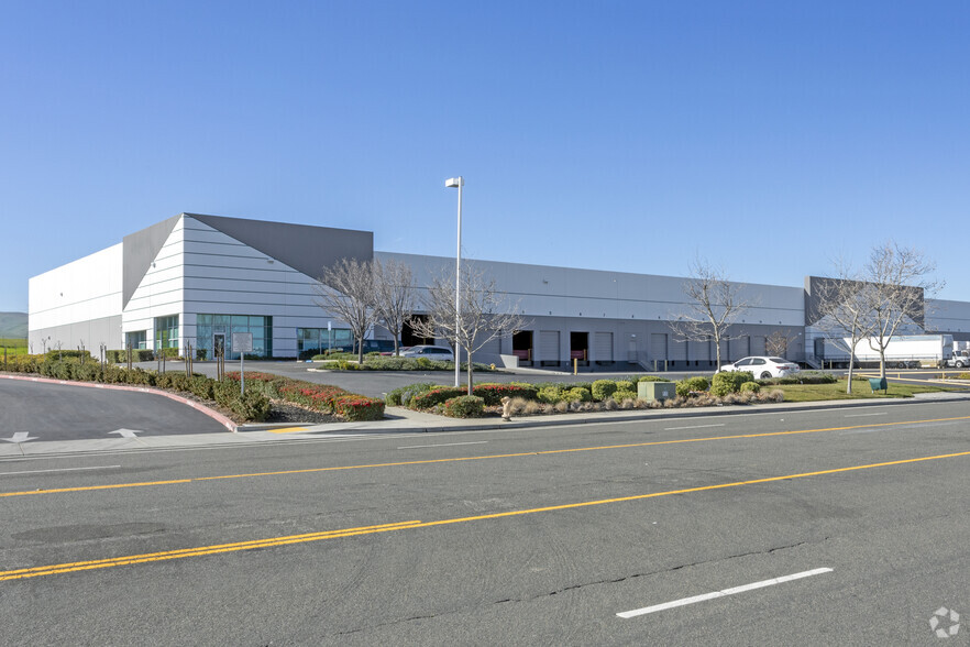 25315 Schulte Rd, Tracy, CA à louer - Photo de l’immeuble – Image 3 sur 4