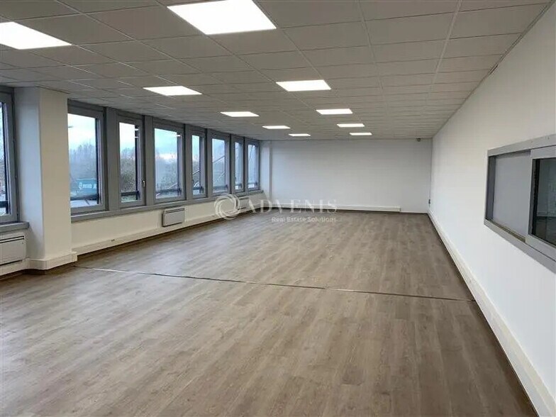 Local d’activités dans Ennery à louer - Photo intérieure – Image 2 sur 5