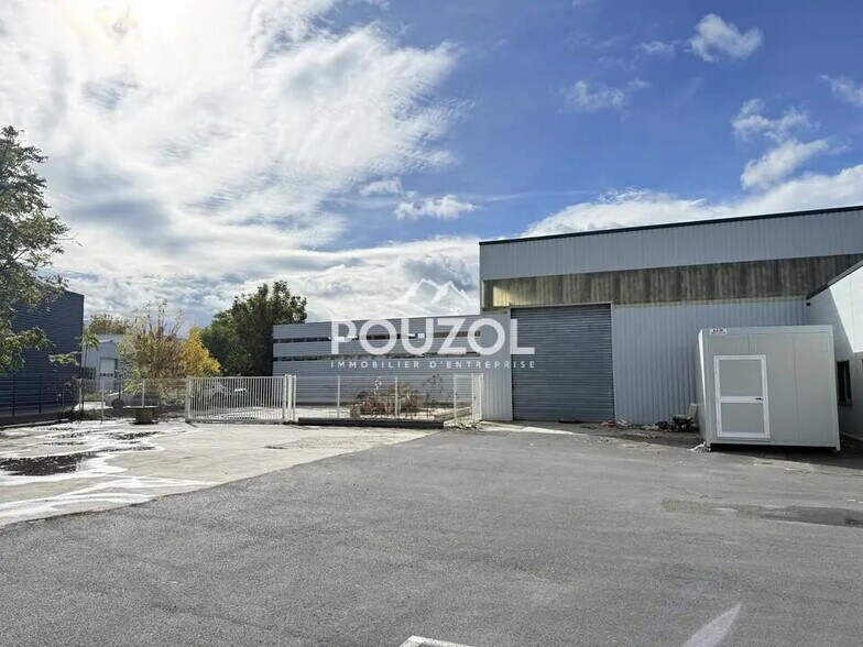Local d’activités dans Clermont-Ferrand à louer - Photo de l’immeuble – Image 1 sur 12
