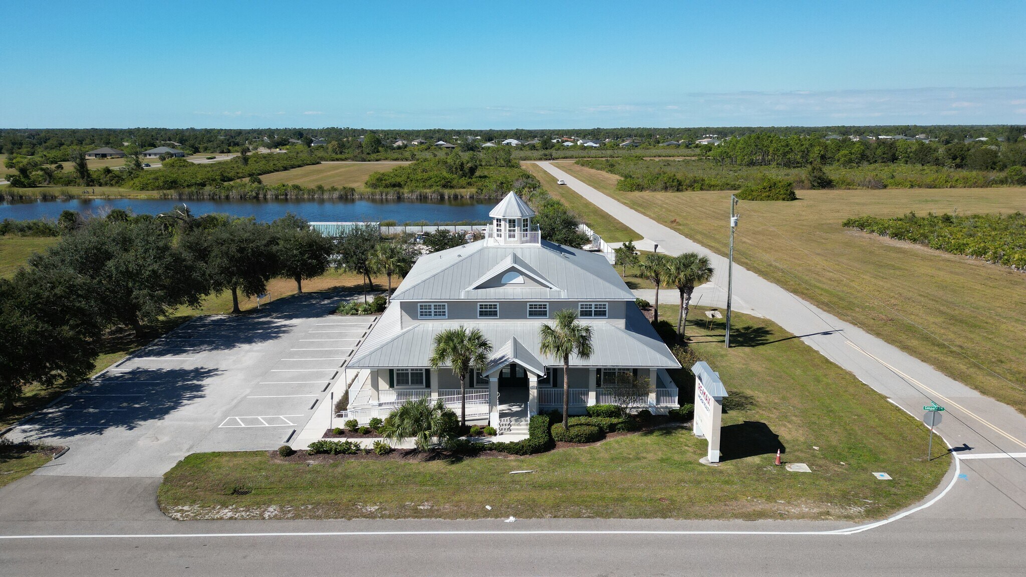 8379 Gasparilla Rd, Port Charlotte, FL à vendre Photo de l’immeuble– Image 1 sur 19