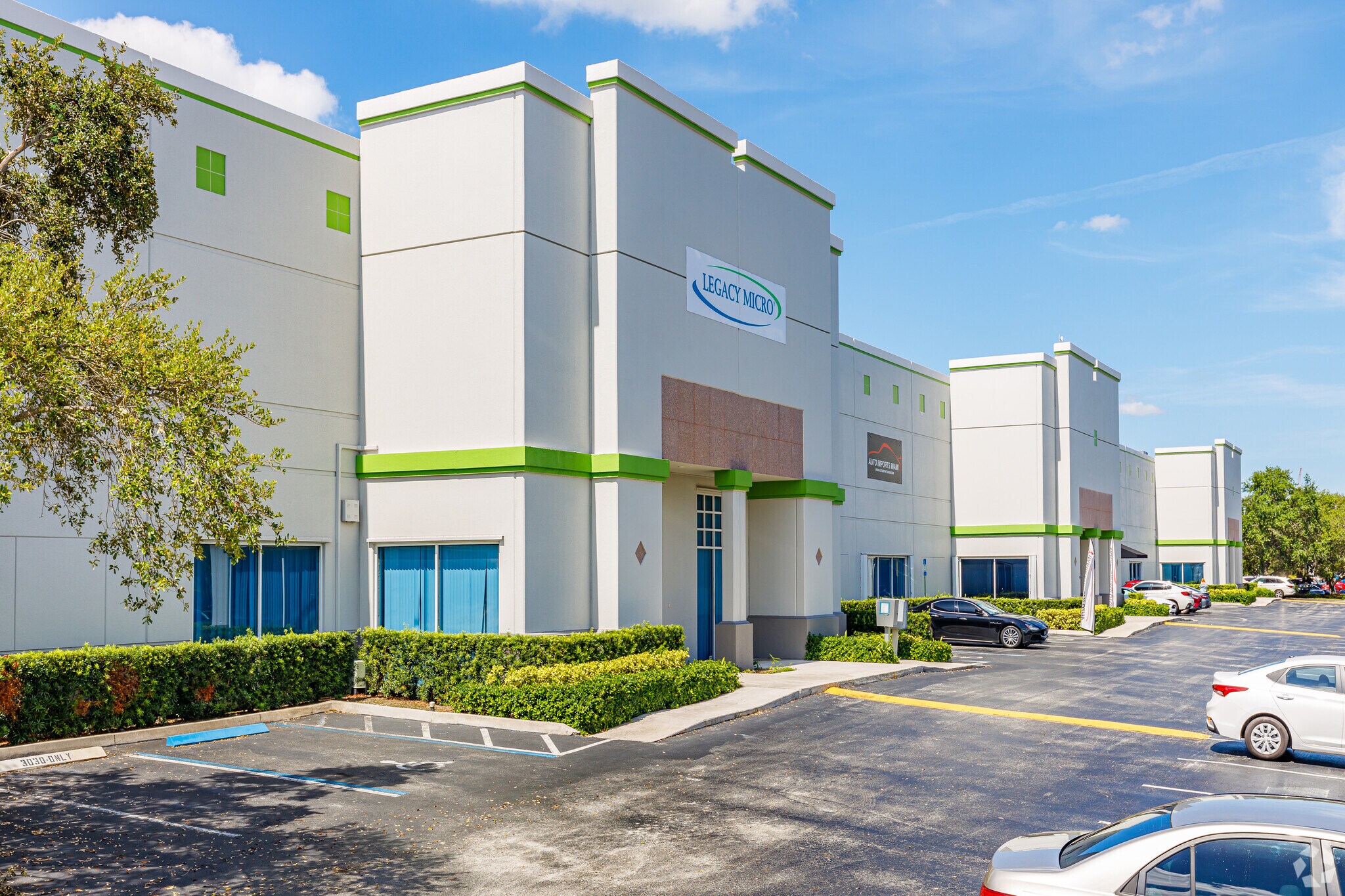 3030-3044 SW 42nd St, Fort Lauderdale, FL à louer Photo principale– Image 1 sur 7