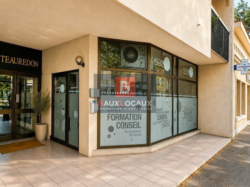 Local commercial dans Salon-de-Provence à louer Photo de l’immeuble– Image 1 sur 7