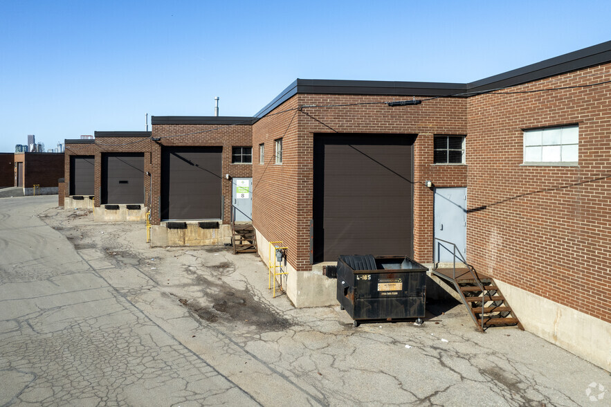 355 Rayette Rd, Concord, ON à louer - Photo de l’immeuble – Image 2 sur 2