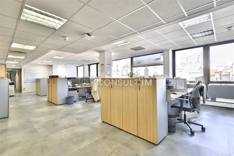 Bureau dans Saint-Cloud à vendre - Photo de l’immeuble – Image 1 sur 3
