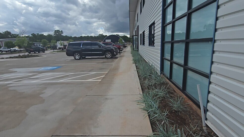 3725 NE 104th St, Oklahoma City, OK à louer - Vidéo sur l’annonce professionnelle – Image 2 sur 19